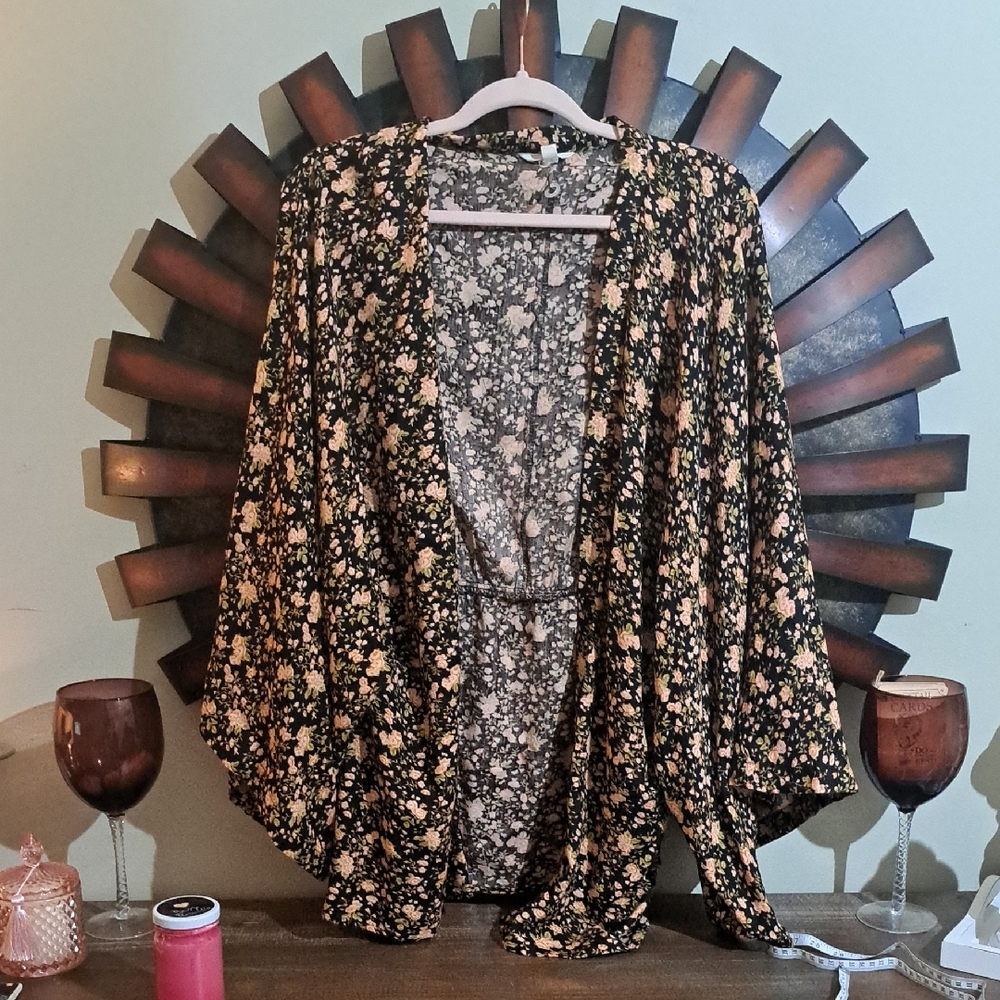 Floral Black and Cream Women's Kimono Jacket NWOT